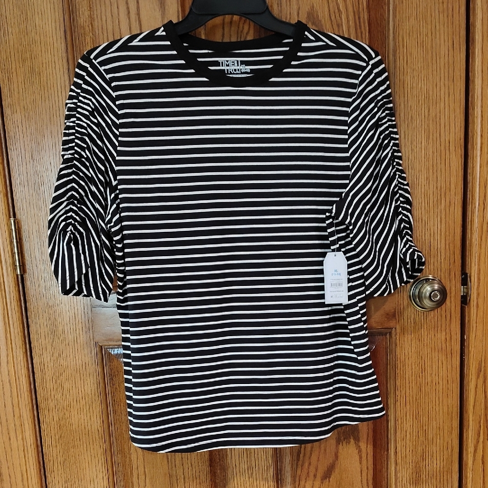 Time & Tru Black and White Striped Puff/Rusched Sleeve Top NWT XL (16-18)